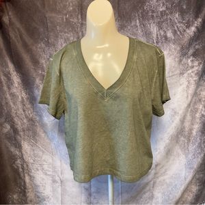 Wild Fable Women’s vneck short sleeve olive green top medium